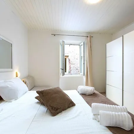 The Maritime Apartment Split